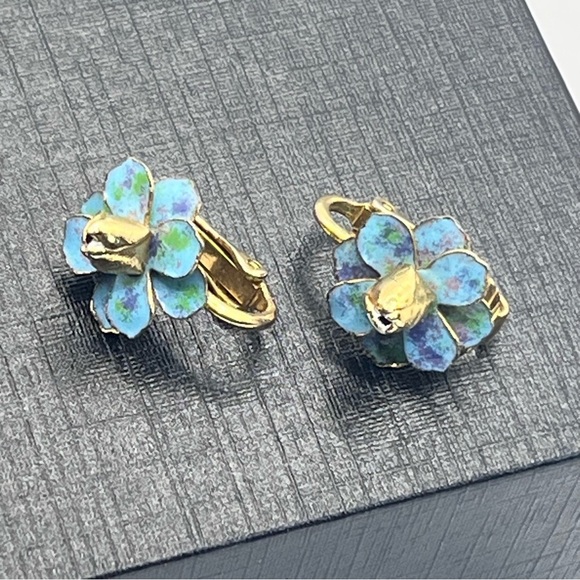 Vintage Jewelry - VTG Enamel Flower Clip-on Earrings Blue Floral 0.5"